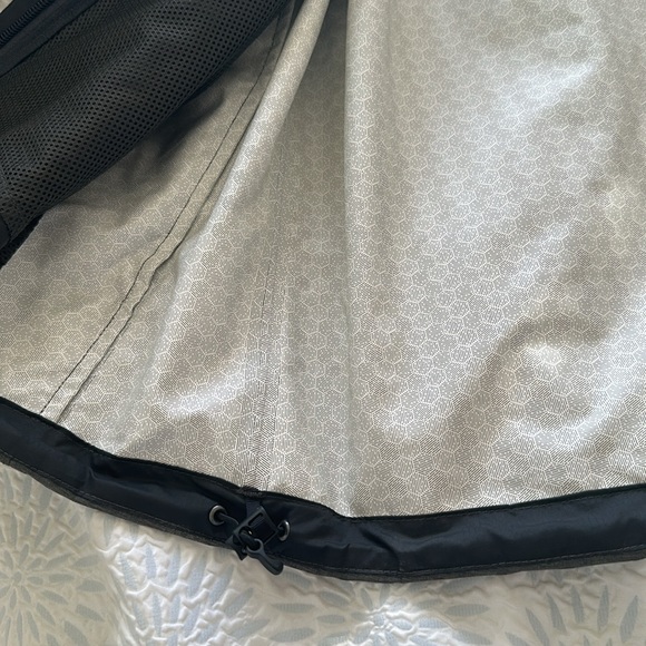 Used Men’s North Face Jacket - Picture 8 of 13